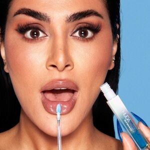♣️🍭Huda Beauty Silk Balm Icy Lip Plumper